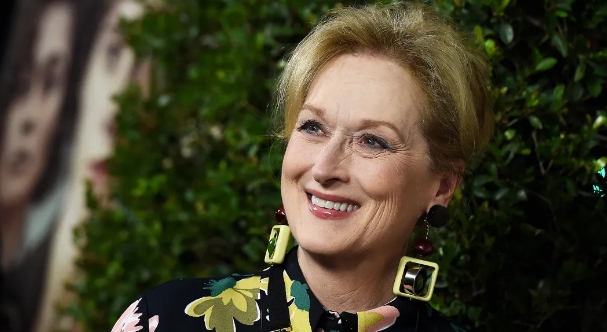 Trotz ihres 147 Millionen Euro Vermögens kocht Meryl Streep Frühstück für 12 – Mit 73 bügelt sie ihre Kleidung und kauft eigene Lebensmittel ein